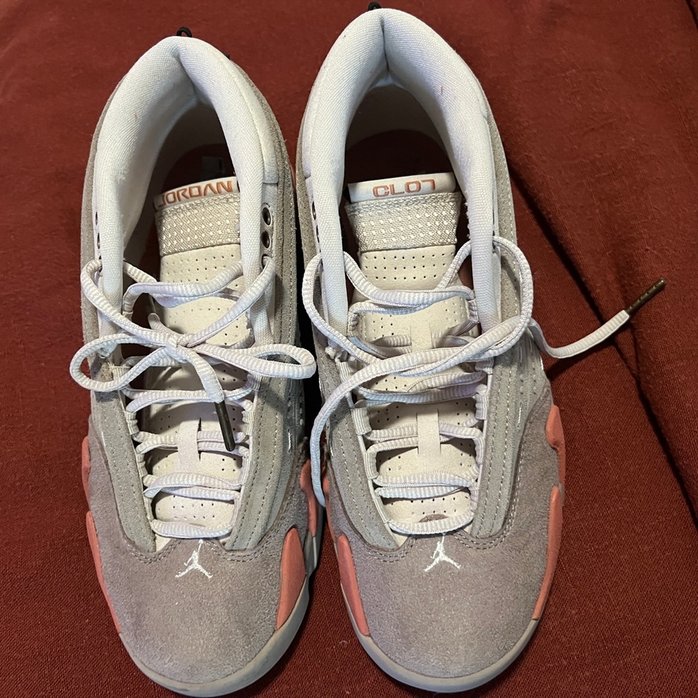 Gently used. Please message for more details. Size 7.5 men & 9 women’s.